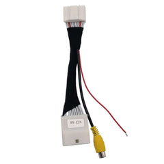 Bakkamera Dacia (nummerpladelys) tilslutningskabel med farvekodede ledninger til installation.